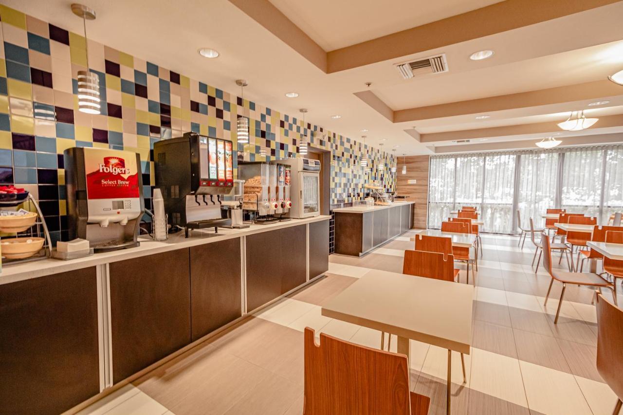 Days Inn & Suites By Wyndham Fort Myers Near Jetblue Park Ngoại thất bức ảnh
