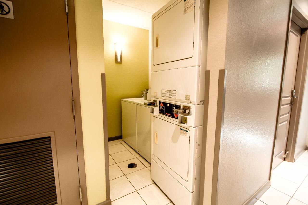 Days Inn & Suites By Wyndham Fort Myers Near Jetblue Park Ngoại thất bức ảnh