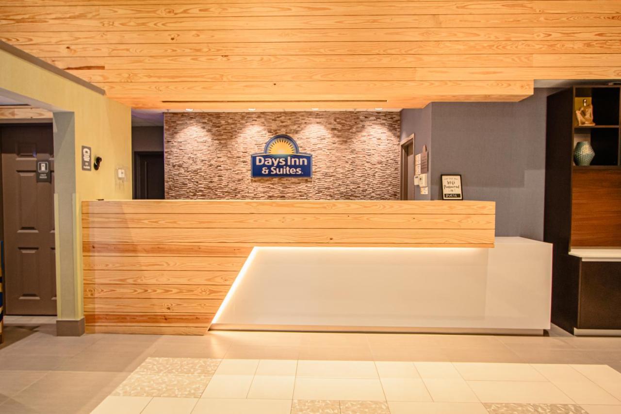Days Inn & Suites By Wyndham Fort Myers Near Jetblue Park Ngoại thất bức ảnh
