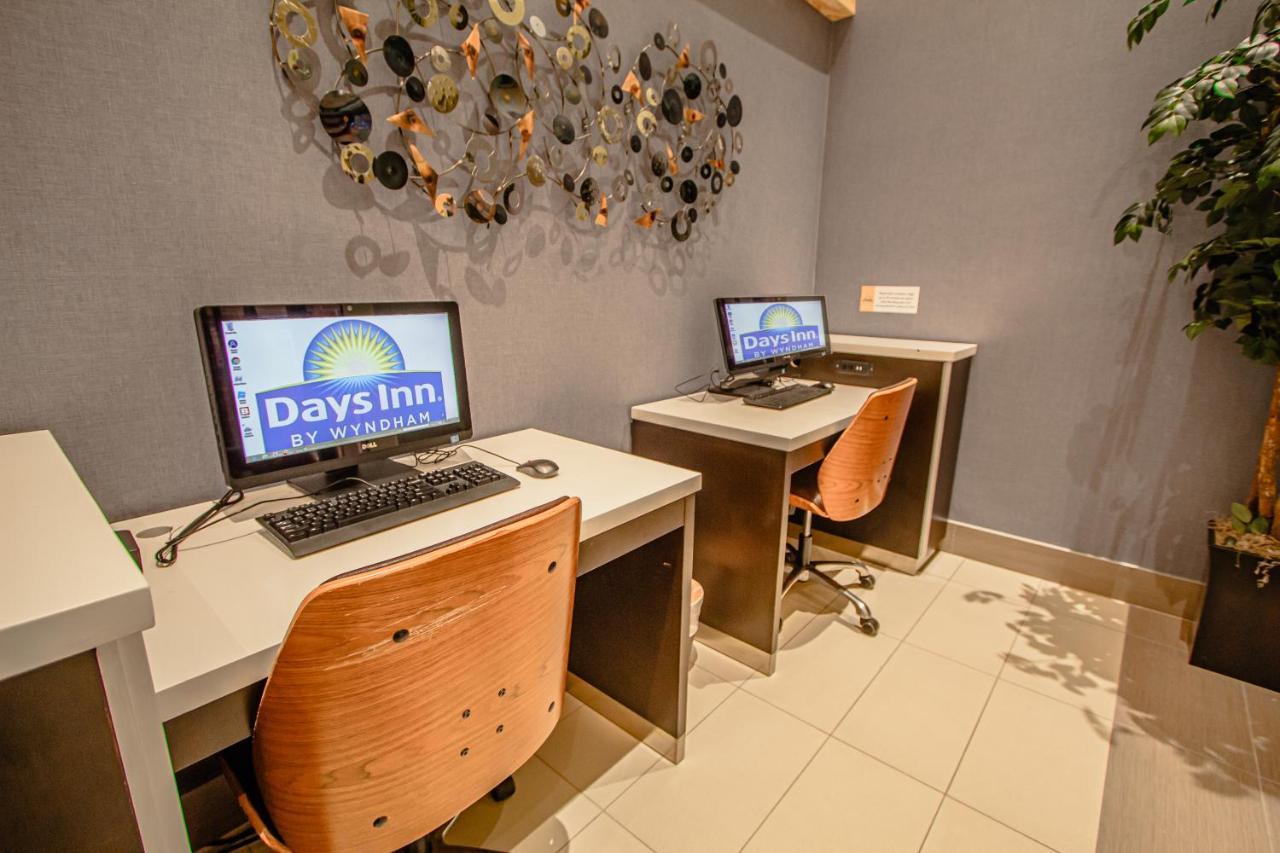 Days Inn & Suites By Wyndham Fort Myers Near Jetblue Park Ngoại thất bức ảnh