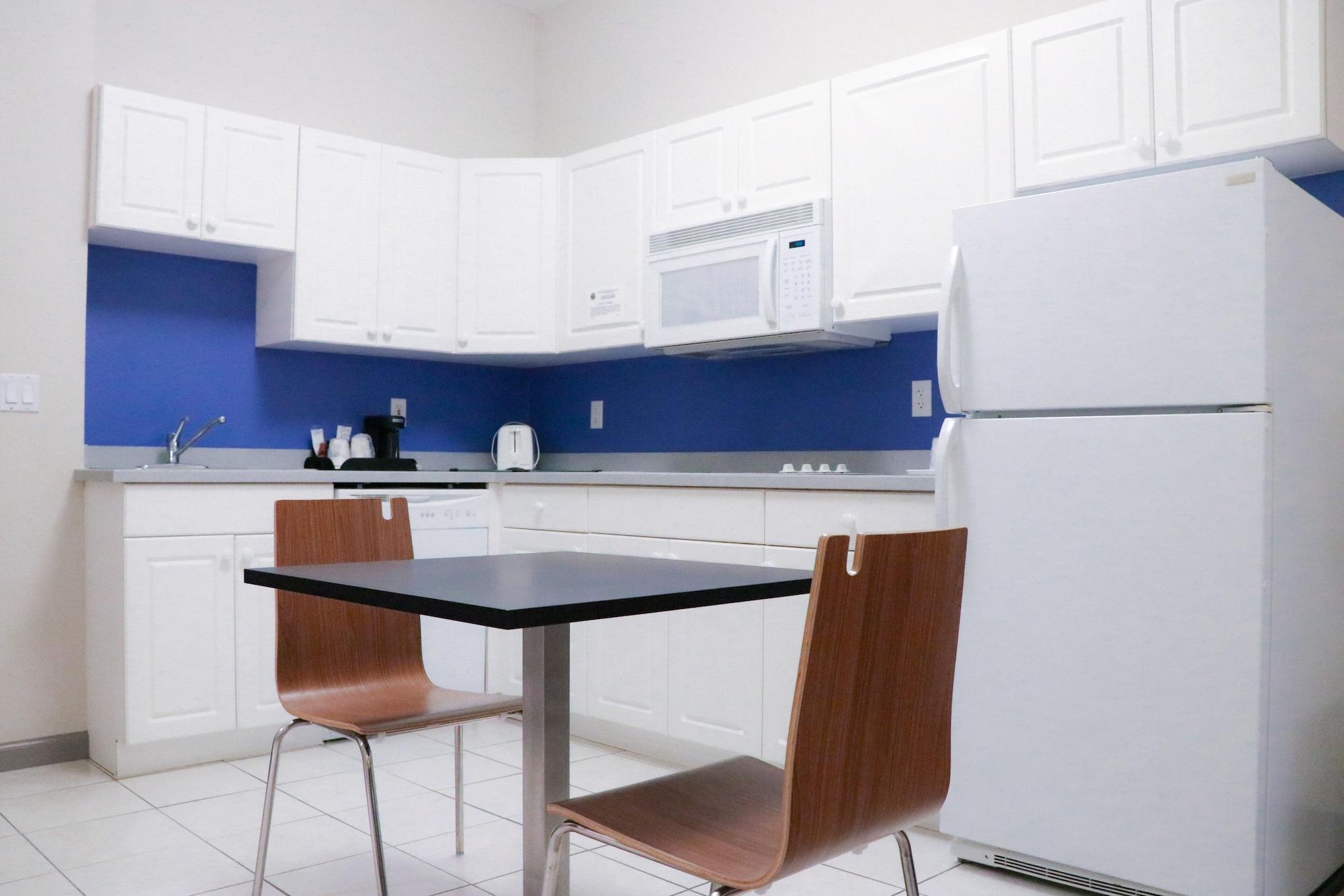 Days Inn & Suites By Wyndham Fort Myers Near Jetblue Park Ngoại thất bức ảnh