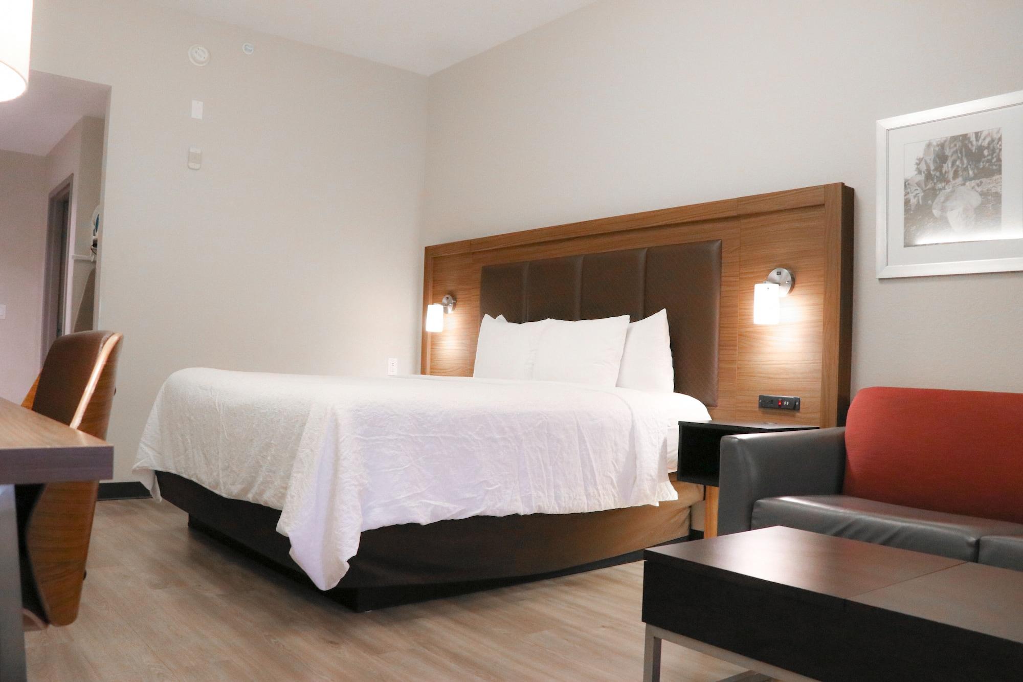 Days Inn & Suites By Wyndham Fort Myers Near Jetblue Park Ngoại thất bức ảnh
