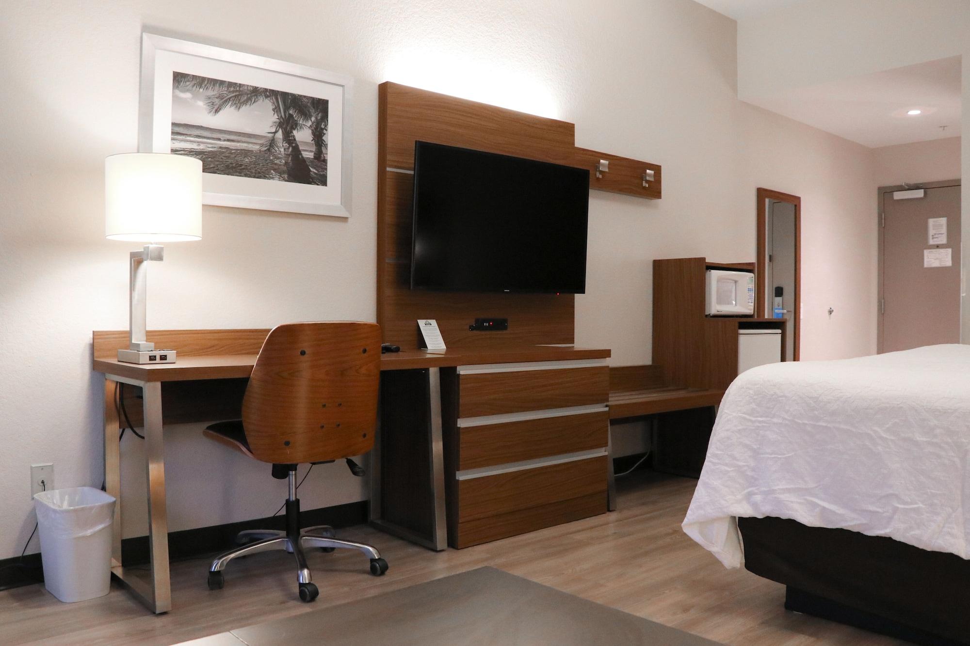 Days Inn & Suites By Wyndham Fort Myers Near Jetblue Park Ngoại thất bức ảnh