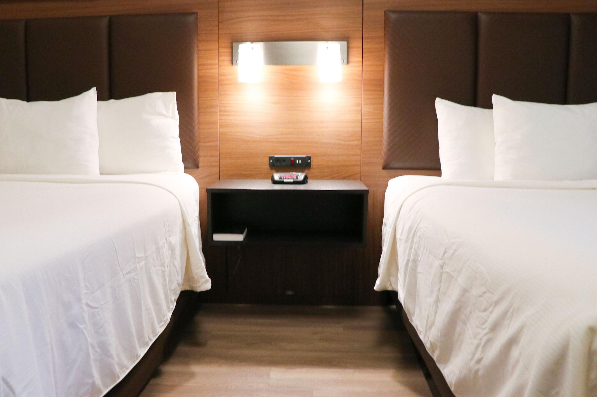 Days Inn & Suites By Wyndham Fort Myers Near Jetblue Park Ngoại thất bức ảnh