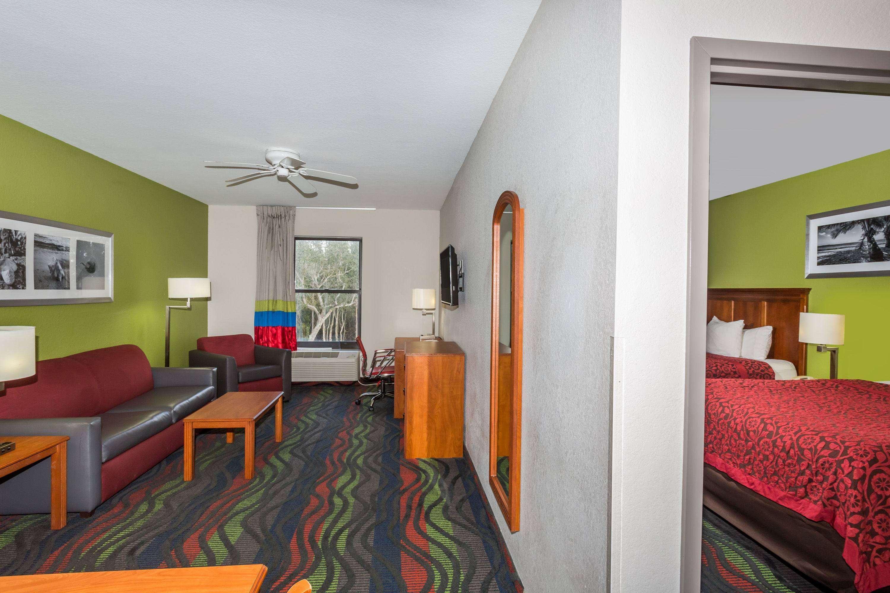Days Inn & Suites By Wyndham Fort Myers Near Jetblue Park Ngoại thất bức ảnh
