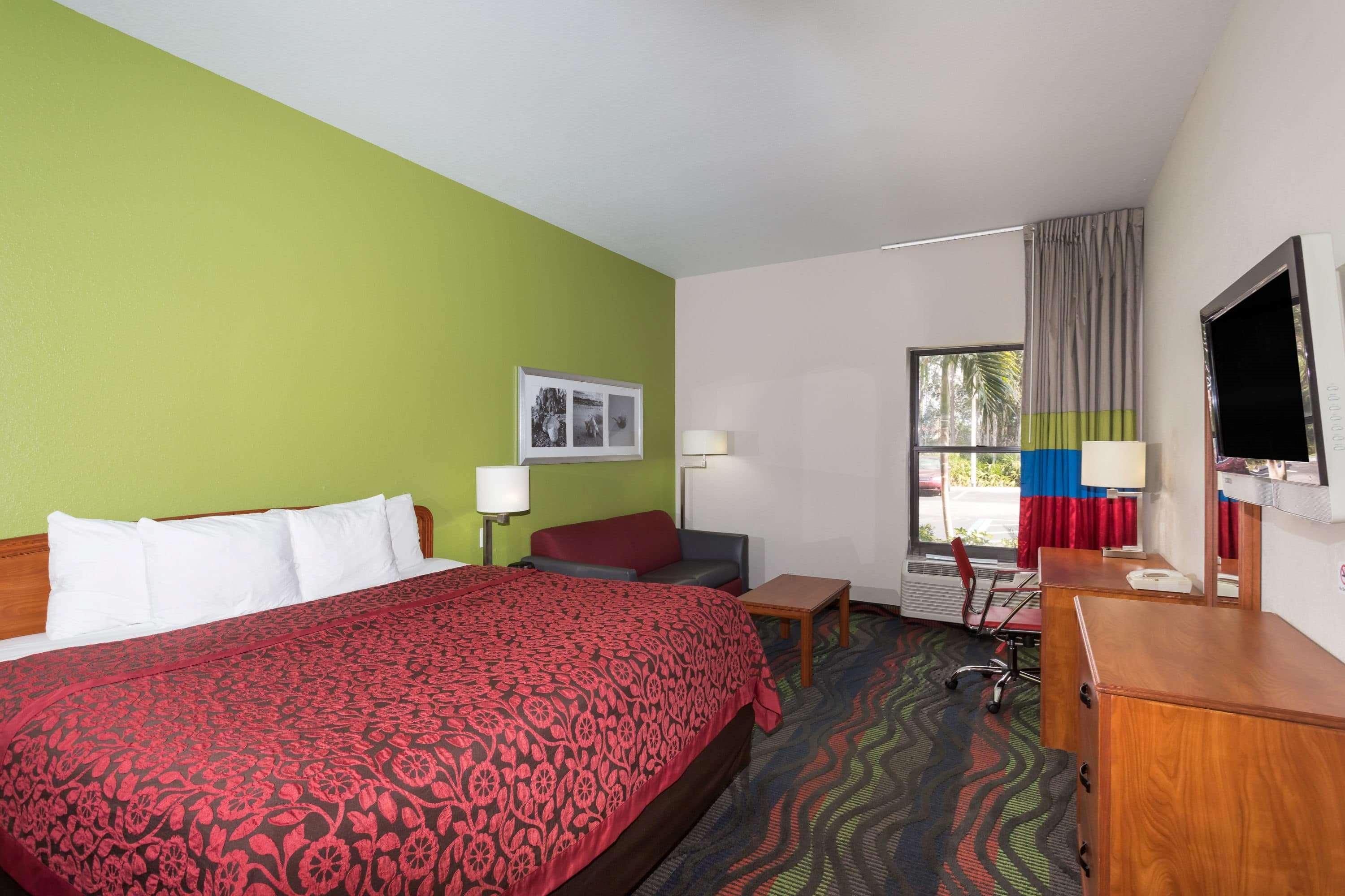 Days Inn & Suites By Wyndham Fort Myers Near Jetblue Park Ngoại thất bức ảnh