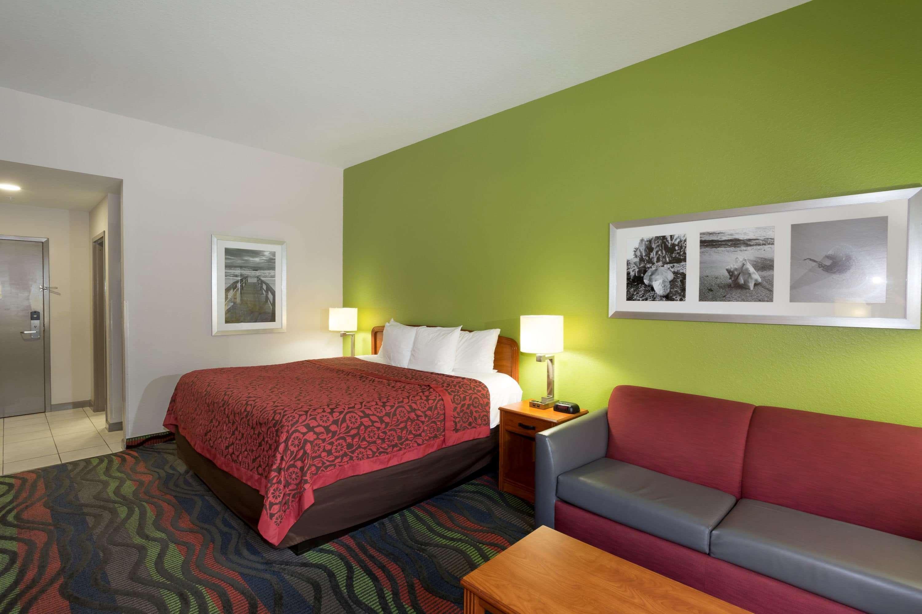 Days Inn & Suites By Wyndham Fort Myers Near Jetblue Park Ngoại thất bức ảnh