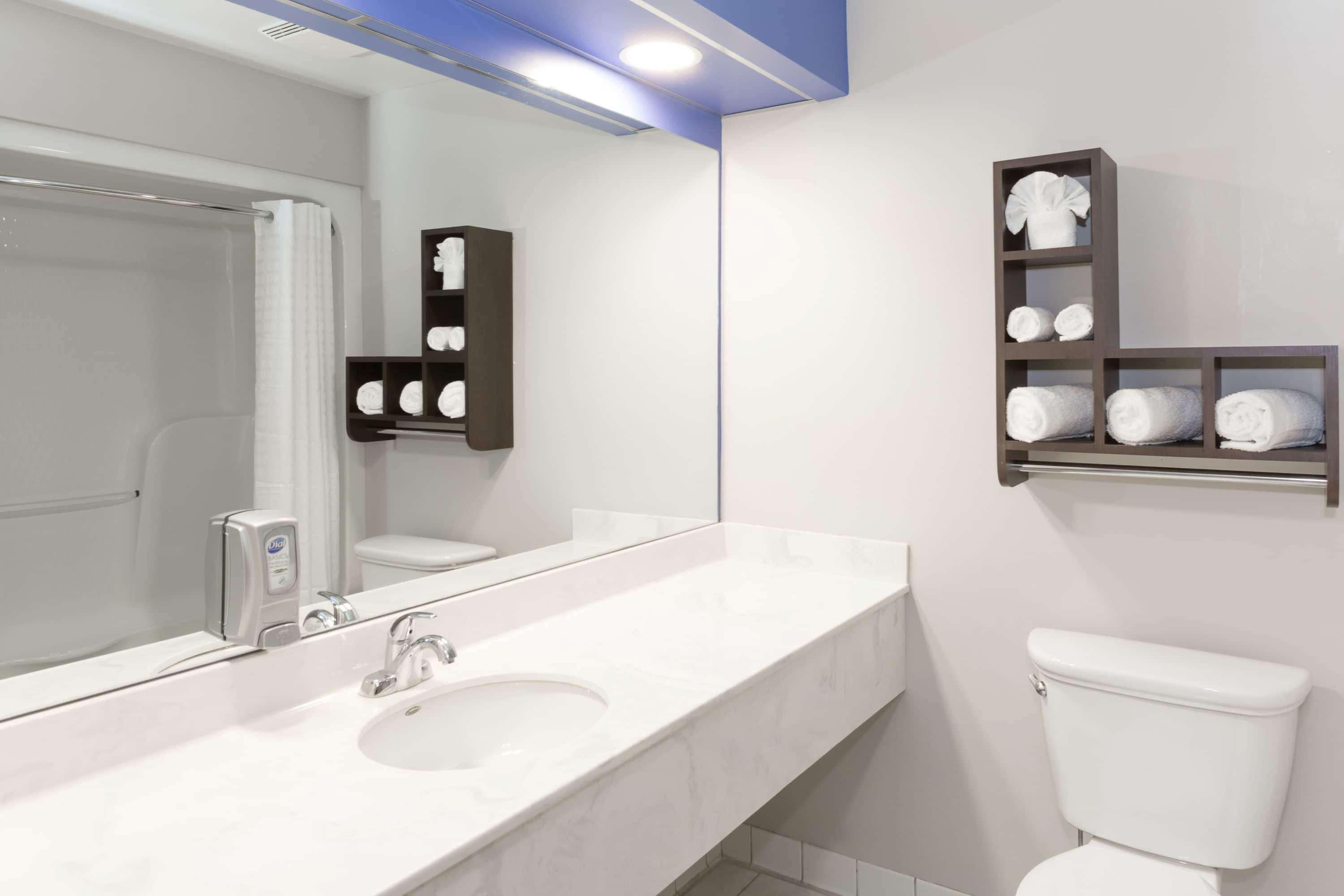 Days Inn & Suites By Wyndham Fort Myers Near Jetblue Park Ngoại thất bức ảnh