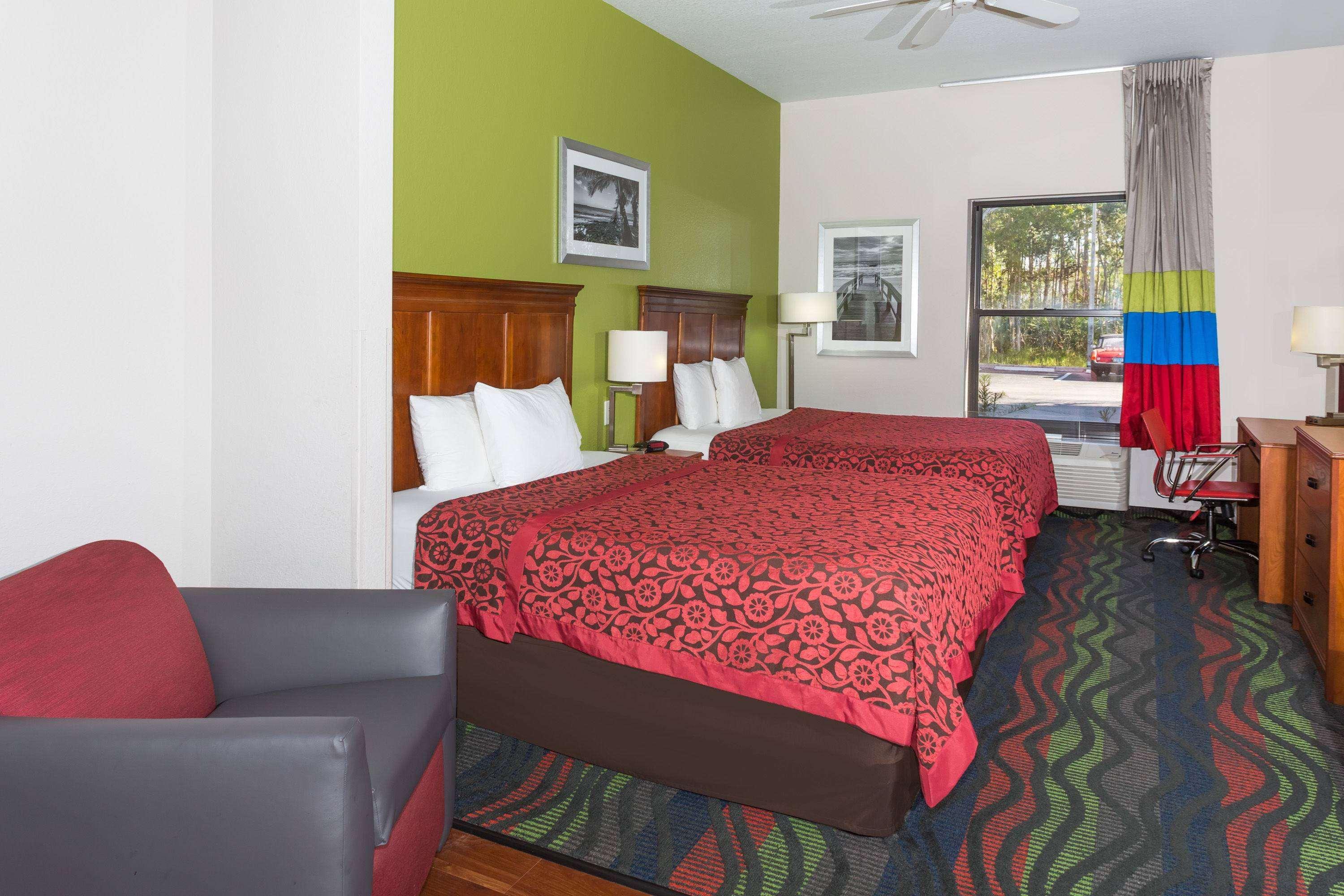 Days Inn & Suites By Wyndham Fort Myers Near Jetblue Park Ngoại thất bức ảnh