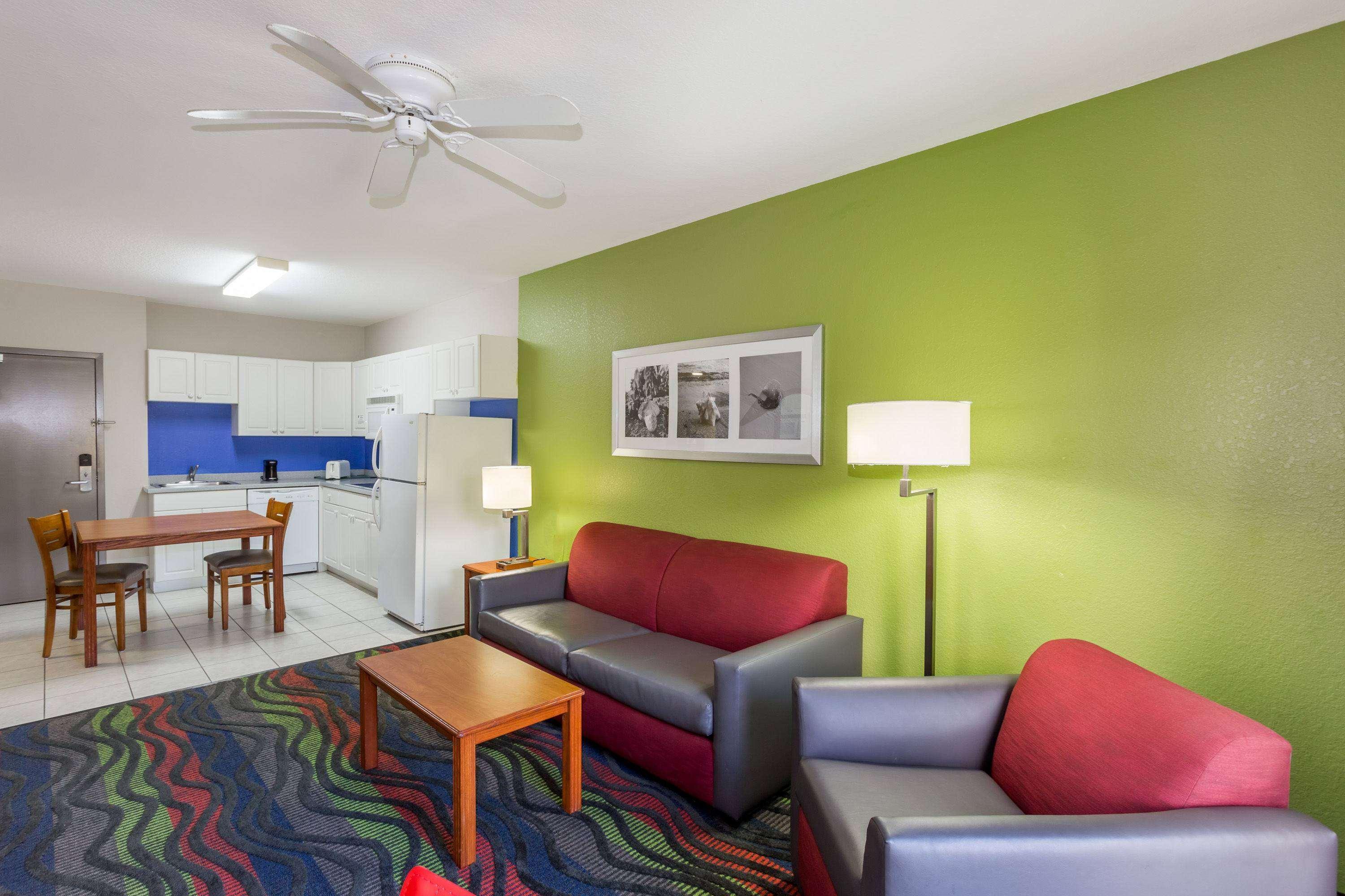 Days Inn & Suites By Wyndham Fort Myers Near Jetblue Park Ngoại thất bức ảnh