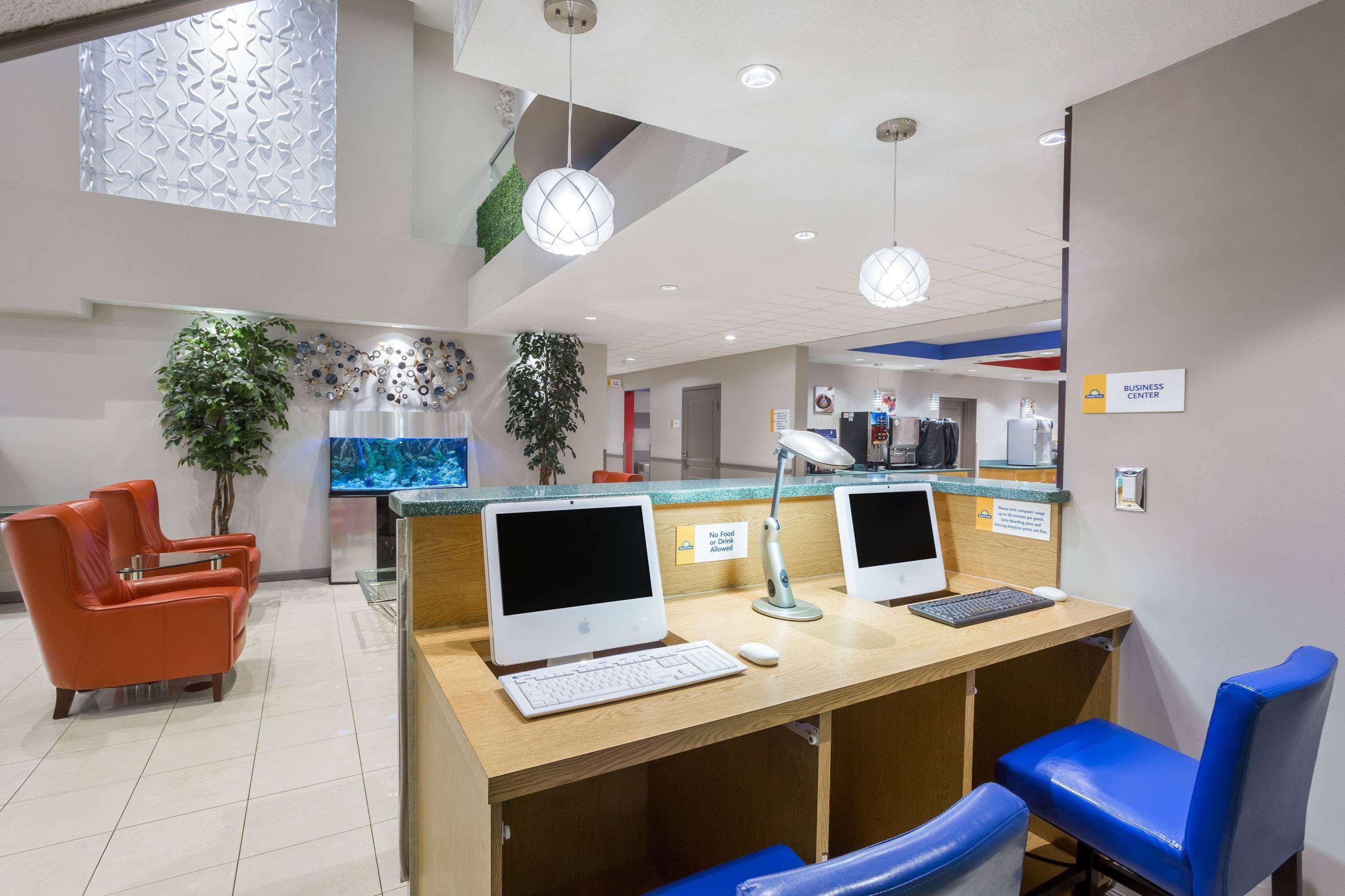 Days Inn & Suites By Wyndham Fort Myers Near Jetblue Park Ngoại thất bức ảnh