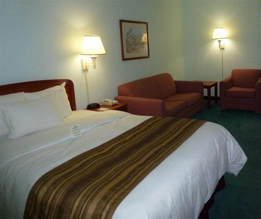 Days Inn & Suites By Wyndham Fort Myers Near Jetblue Park Phòng bức ảnh