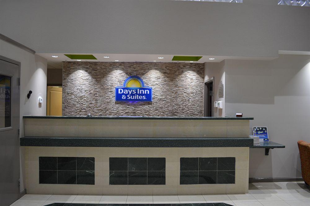 Days Inn & Suites By Wyndham Fort Myers Near Jetblue Park Ngoại thất bức ảnh