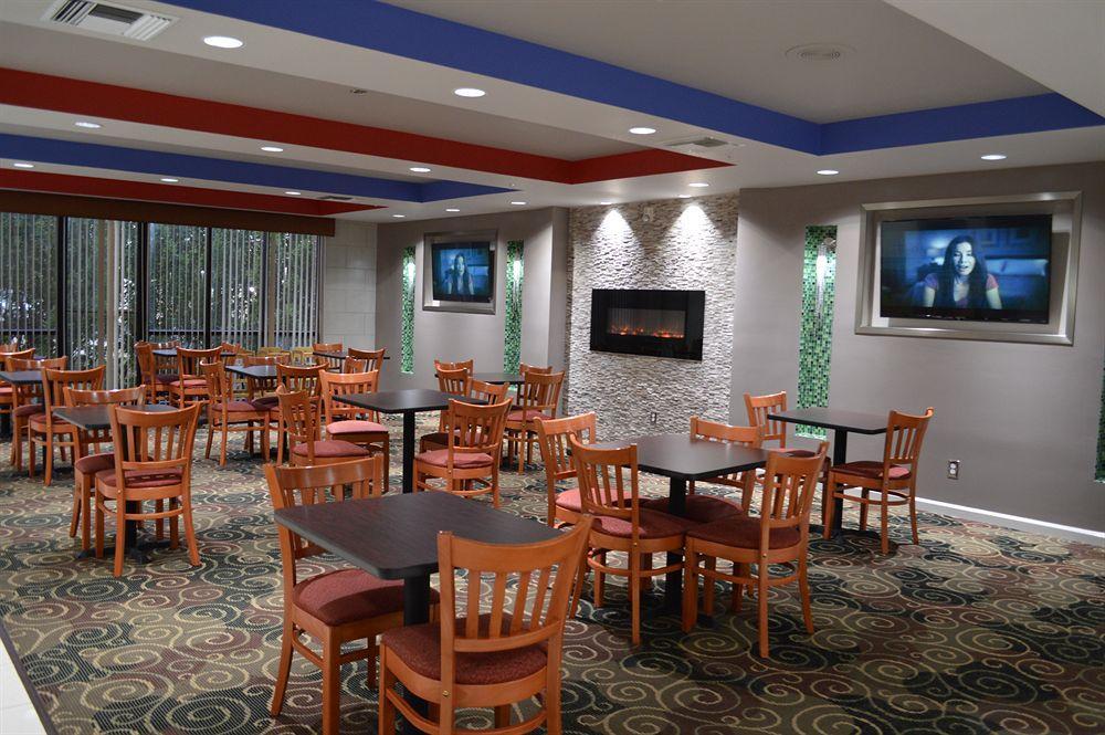Days Inn & Suites By Wyndham Fort Myers Near Jetblue Park Ngoại thất bức ảnh