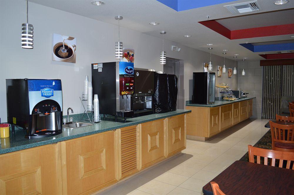 Days Inn & Suites By Wyndham Fort Myers Near Jetblue Park Ngoại thất bức ảnh