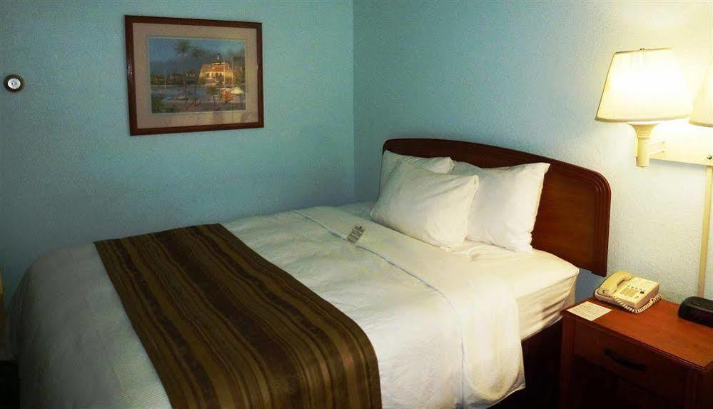 Days Inn & Suites By Wyndham Fort Myers Near Jetblue Park Ngoại thất bức ảnh