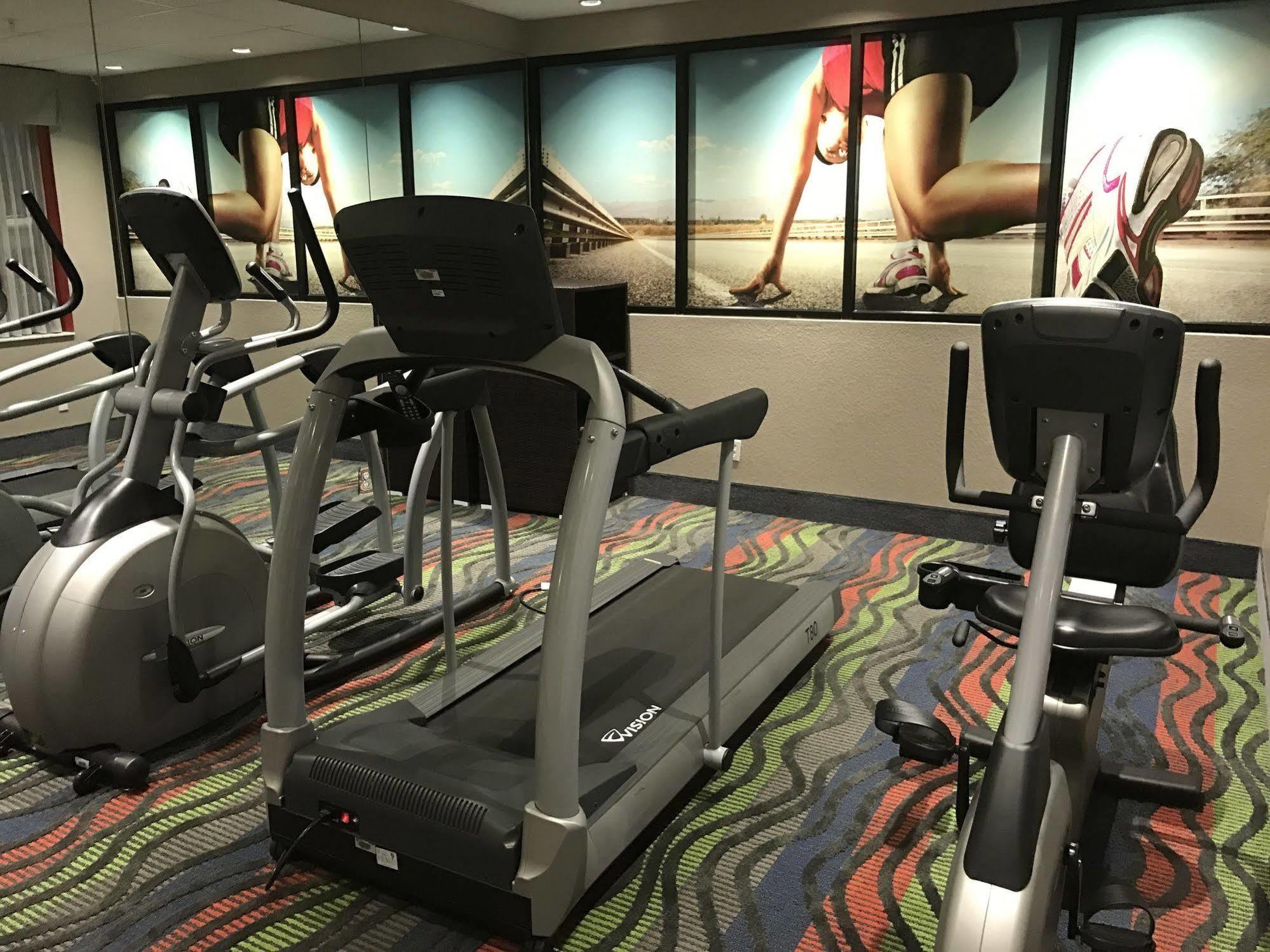 Days Inn & Suites By Wyndham Fort Myers Near Jetblue Park Ngoại thất bức ảnh
