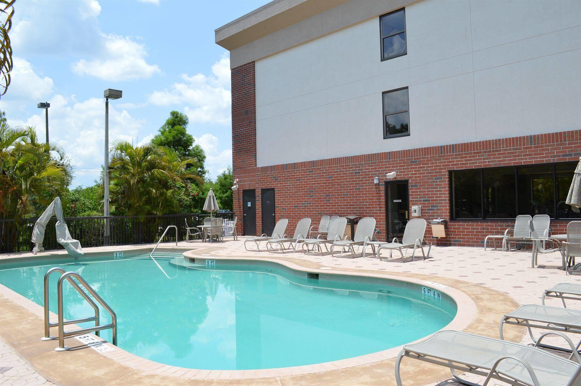 Days Inn & Suites By Wyndham Fort Myers Near Jetblue Park Ngoại thất bức ảnh