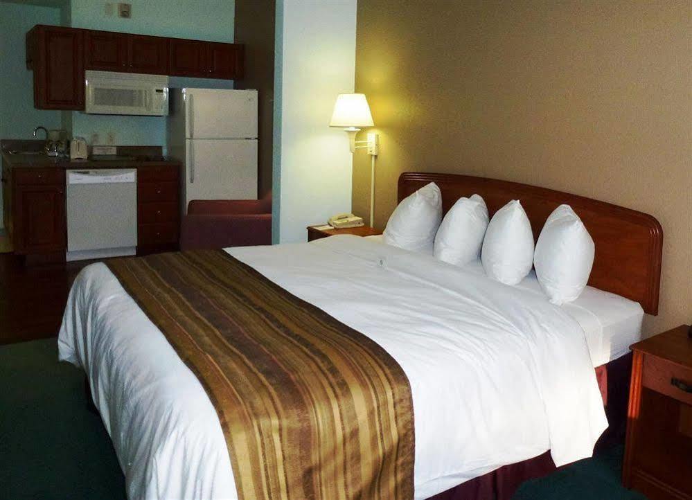 Days Inn & Suites By Wyndham Fort Myers Near Jetblue Park Ngoại thất bức ảnh