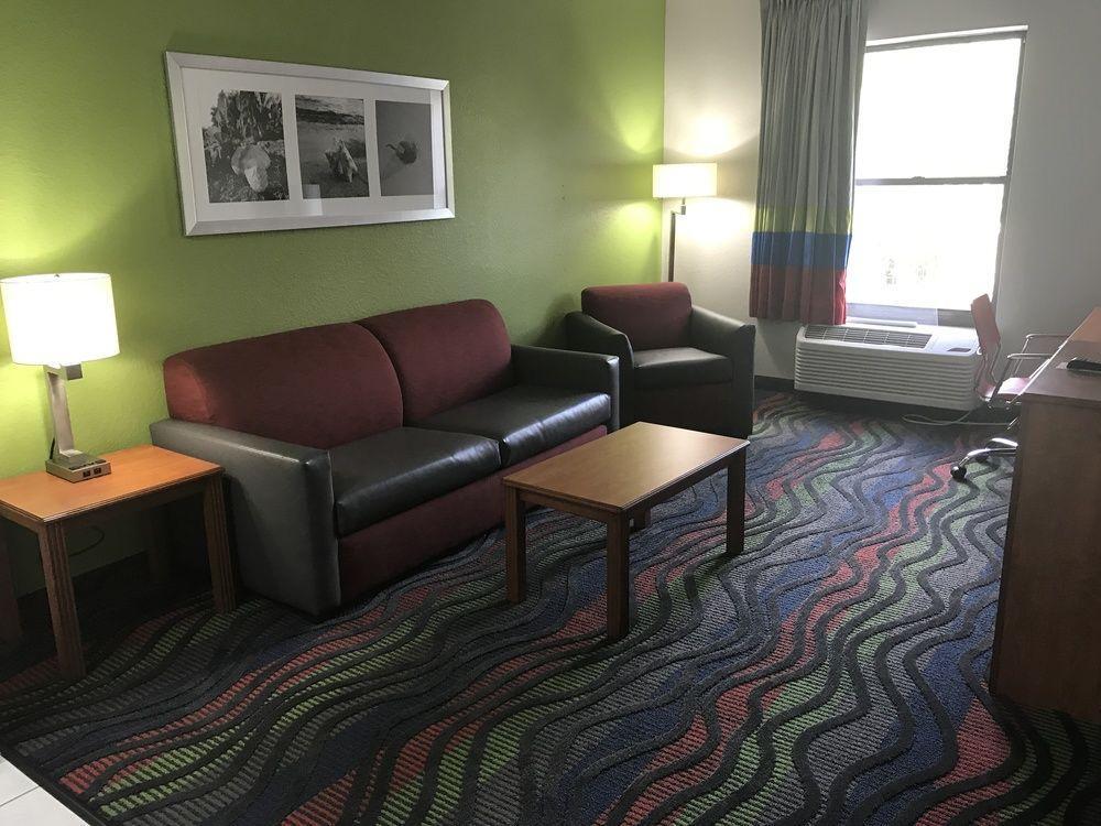 Days Inn & Suites By Wyndham Fort Myers Near Jetblue Park Ngoại thất bức ảnh
